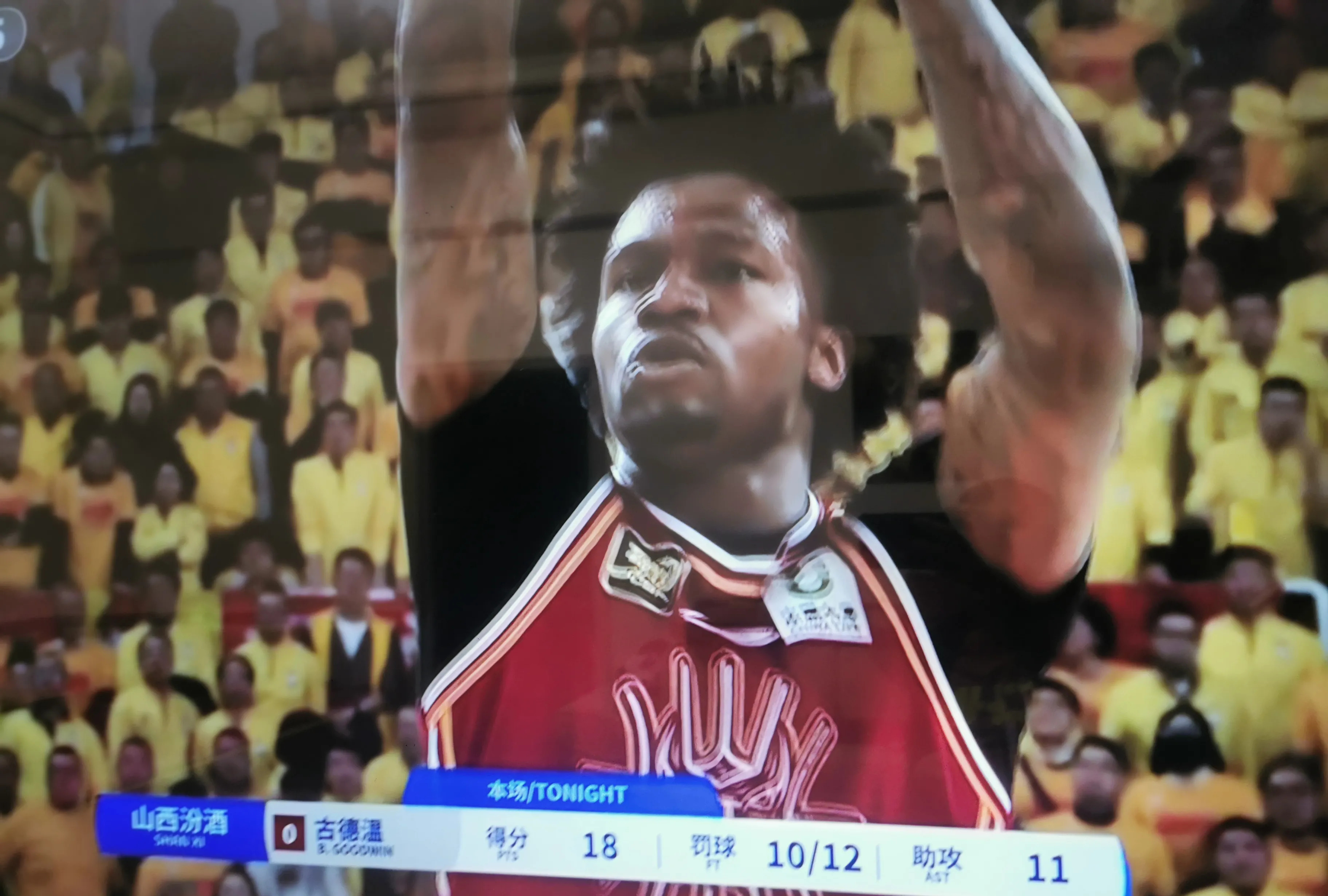 开云APP-惊险绝杀！球员最后时刻发威逆转比分