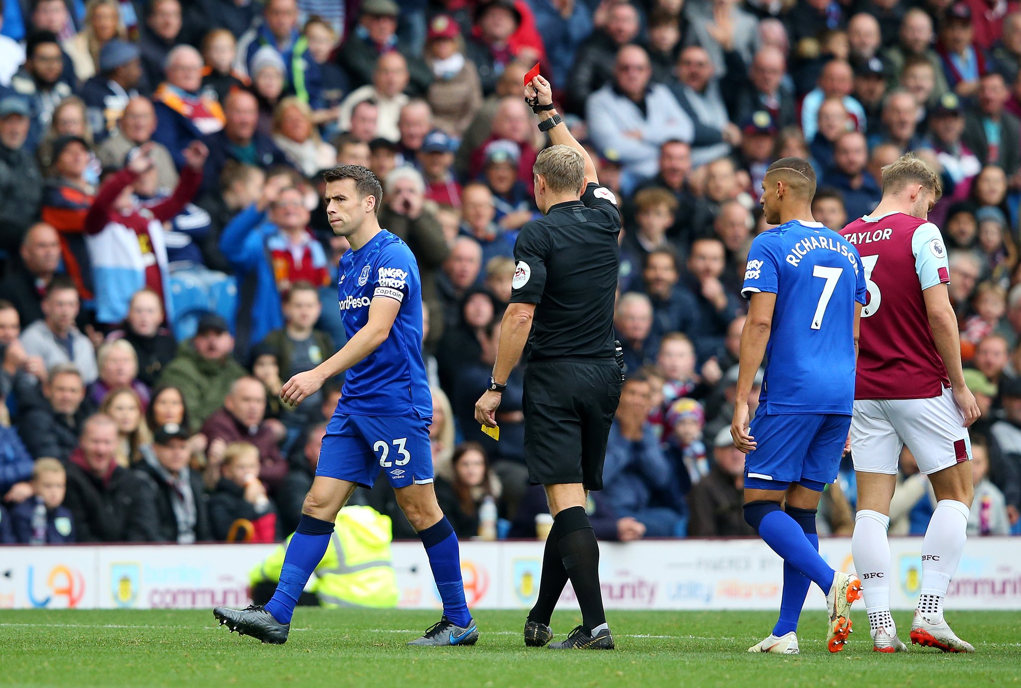包含波尔图城主场惨败埃弗顿,遭遇连败的词条 包含波尔图城主场惨败埃弗顿,遭遇连败的词条