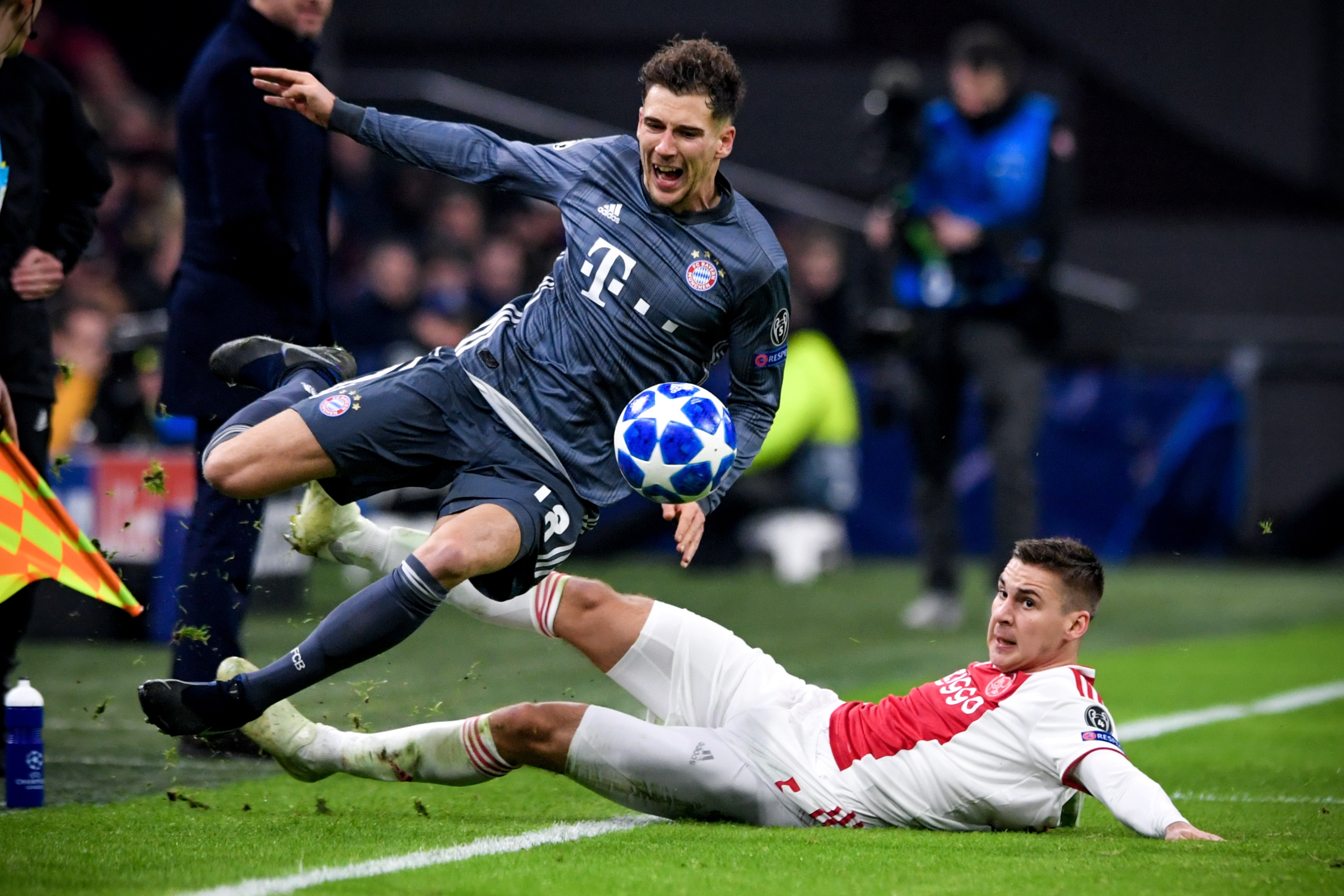 开云体育APP下载-关于拜仁慕尼黑逆转阿贾克斯，莱万梅开二度的信息