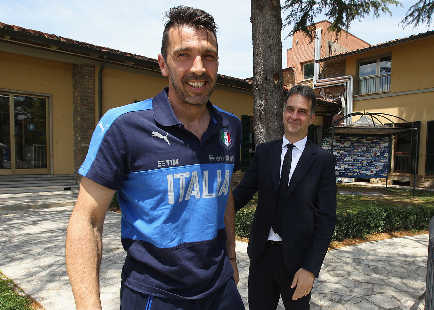 亚洲足球巨星展现实力，引爆赛场激情