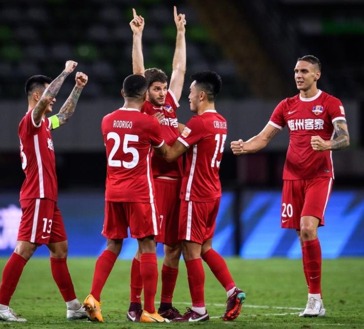 加拿大队在比赛中取得令人印象深刻的胜利 加拿大队在比赛中取得令人印象深刻的胜利