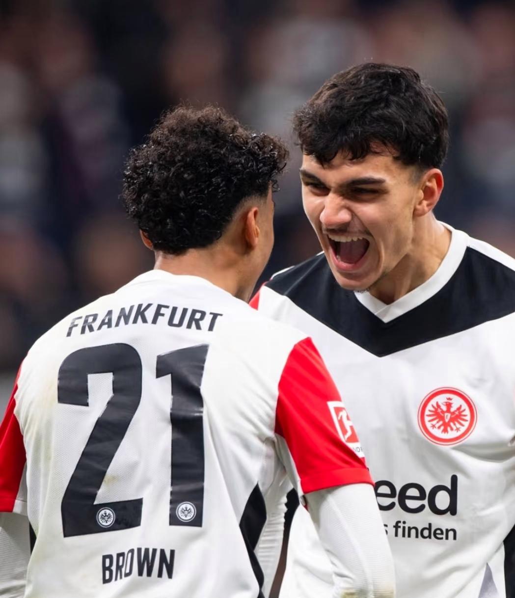 包含法兰克福遭遇连败,球队状态低迷的词条 包含法兰克福遭遇连败,球队状态低迷的词条