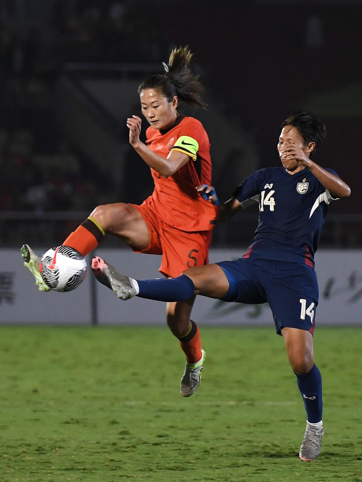 墨西哥女足队员在比赛中连续两轮射门得分 墨西哥女足队员在比赛中连续两轮射门得分