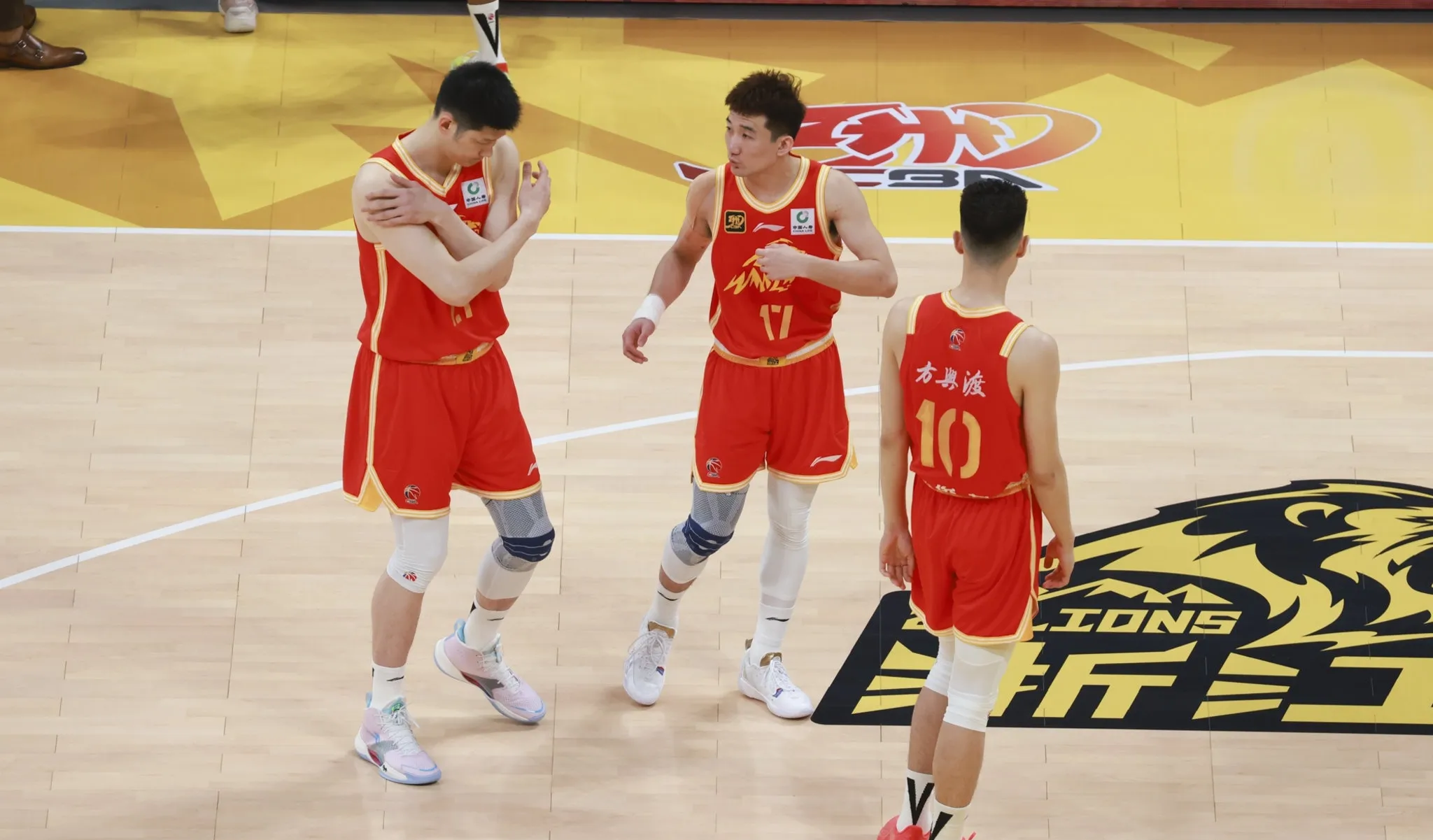 开云官网-顶尖球队实力碰撞勇争一线席卷全场的简单介绍