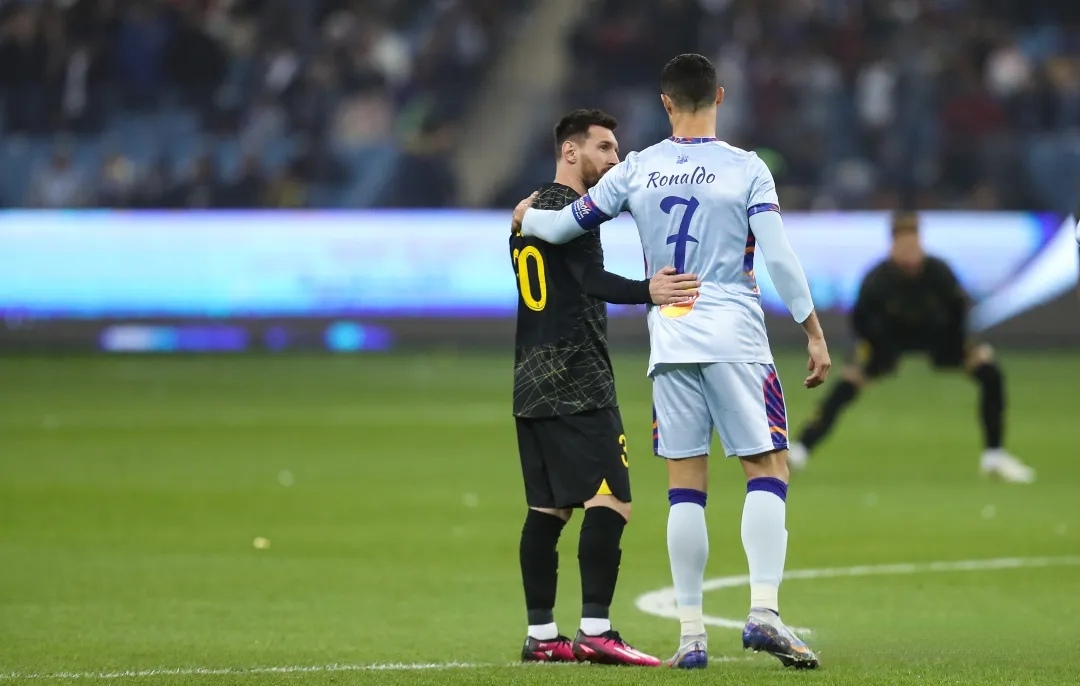 英超重磅对决：C罗迎战梅西，赛后采访