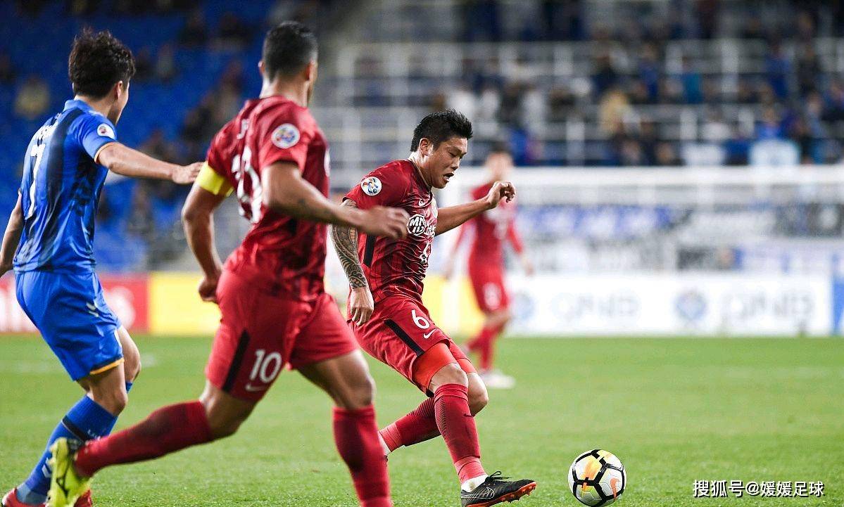 足球顶级联赛战局紧张,球队备战未来比赛 足球顶级联赛战局紧张,球队备战未来比赛