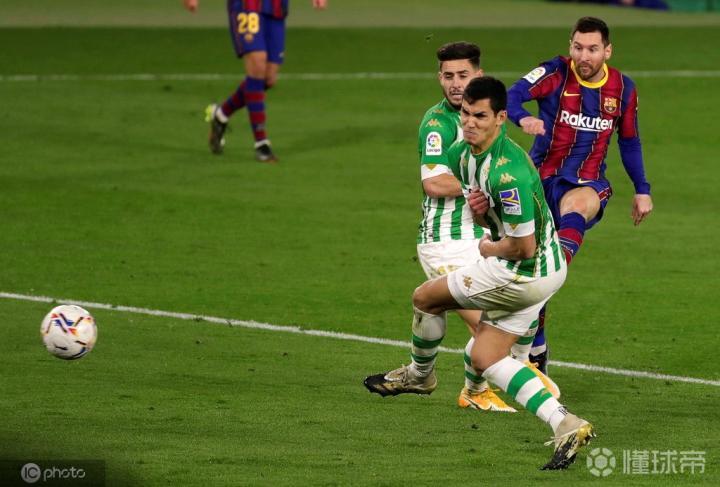 开云体育在线-格拉纳达突破进攻封锁，巴拉多利德遭遇严防