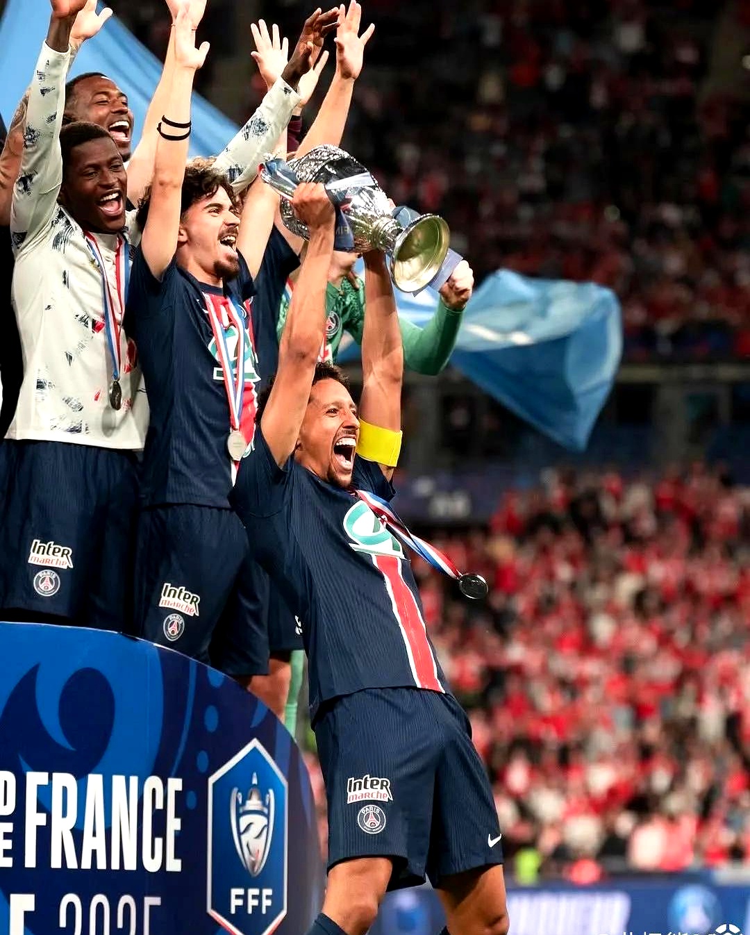 开云下载-高水平比赛燃起激情，欧洲联赛球队全力以赴