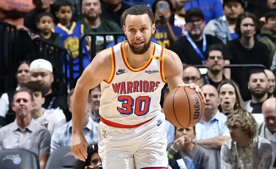 开云体育中国-76人横扫快船，布克爆发神勇