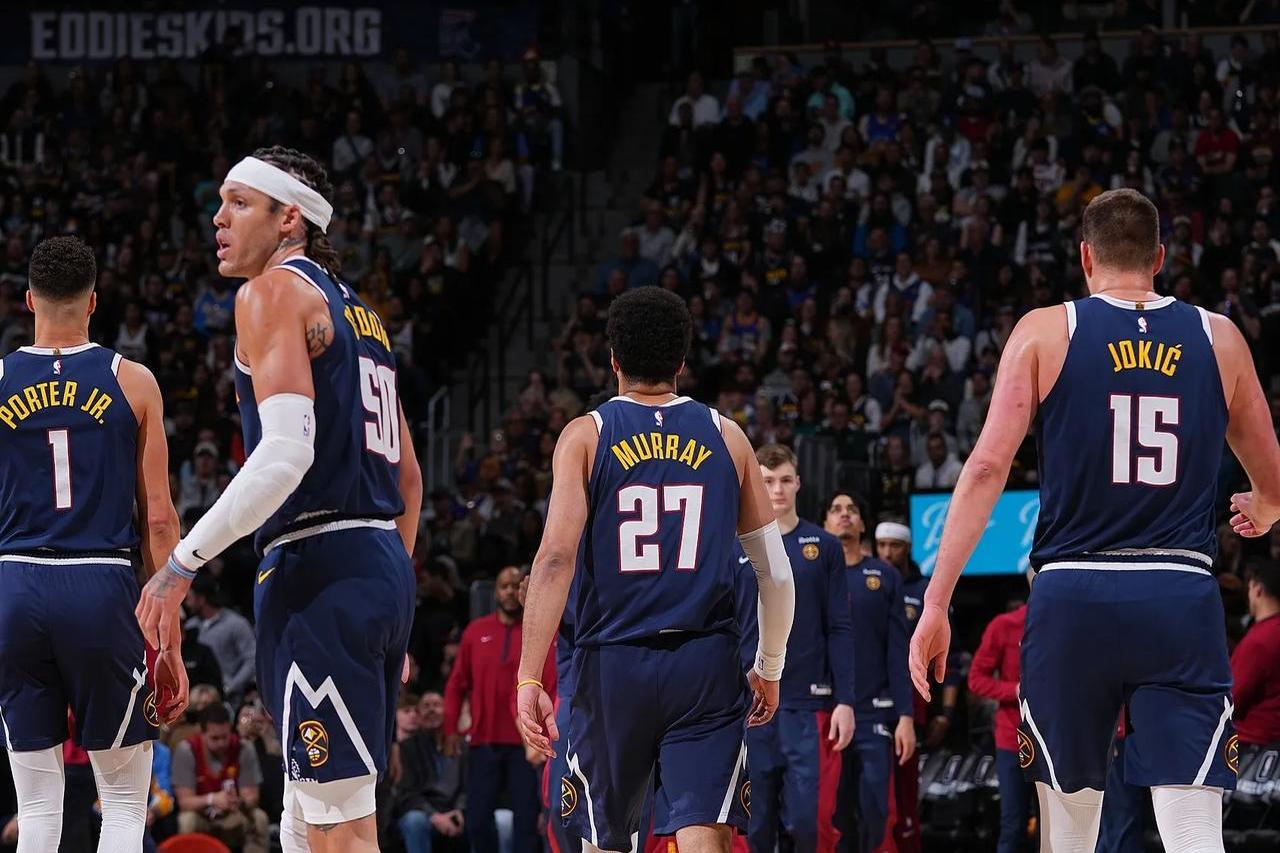 开拓者主场力克活塞，取得两连胜！的简单介绍