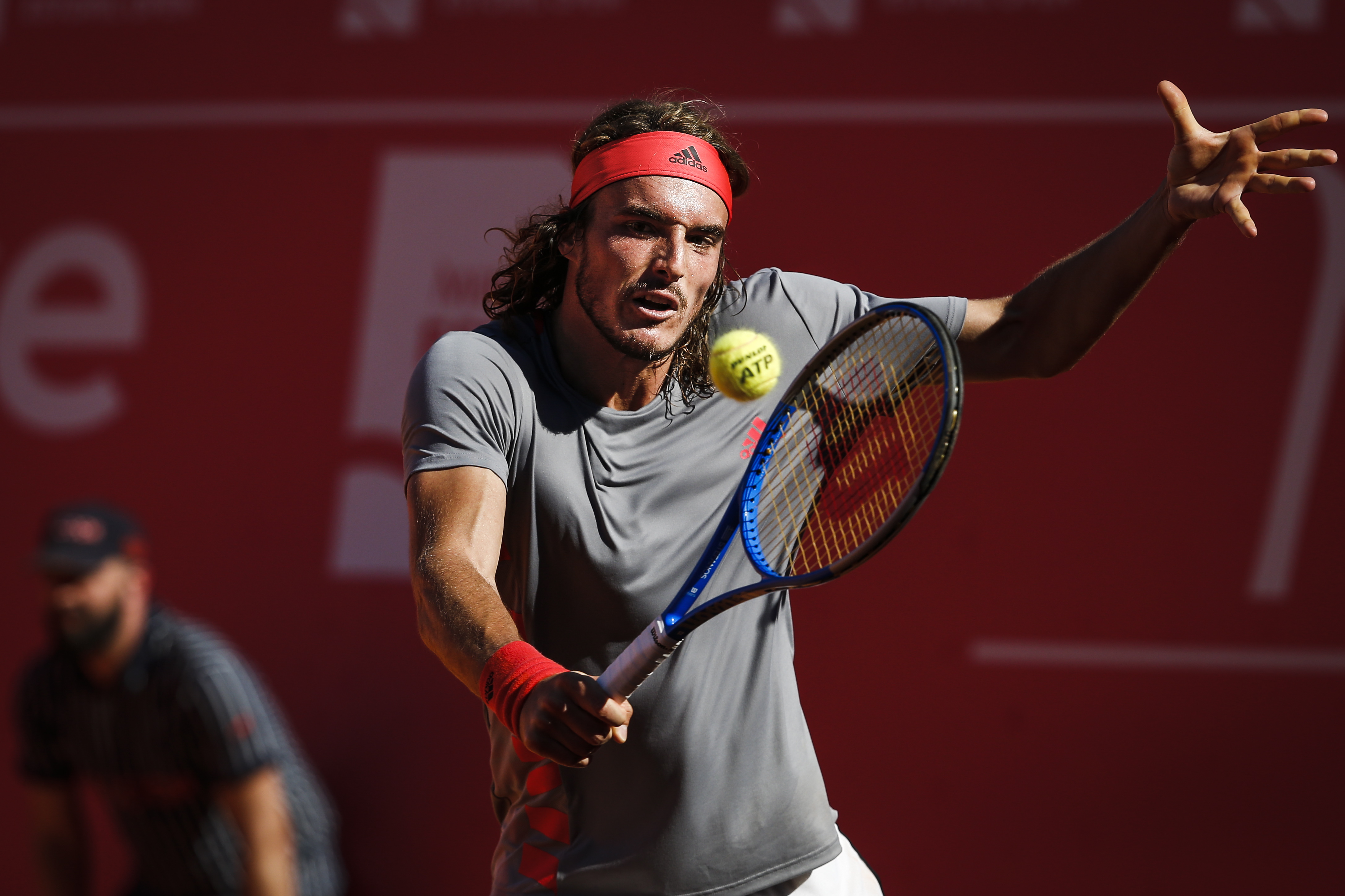 包含日本网球队血洗英国网球队，西西帕斯送出助攻的词条