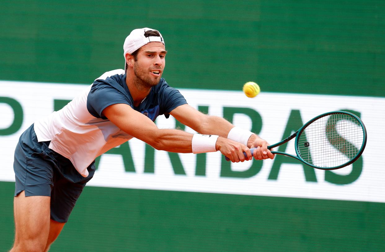 包含英国网球队逆转西班牙网球队，梅德韦杰夫完成帽子戏法的词条