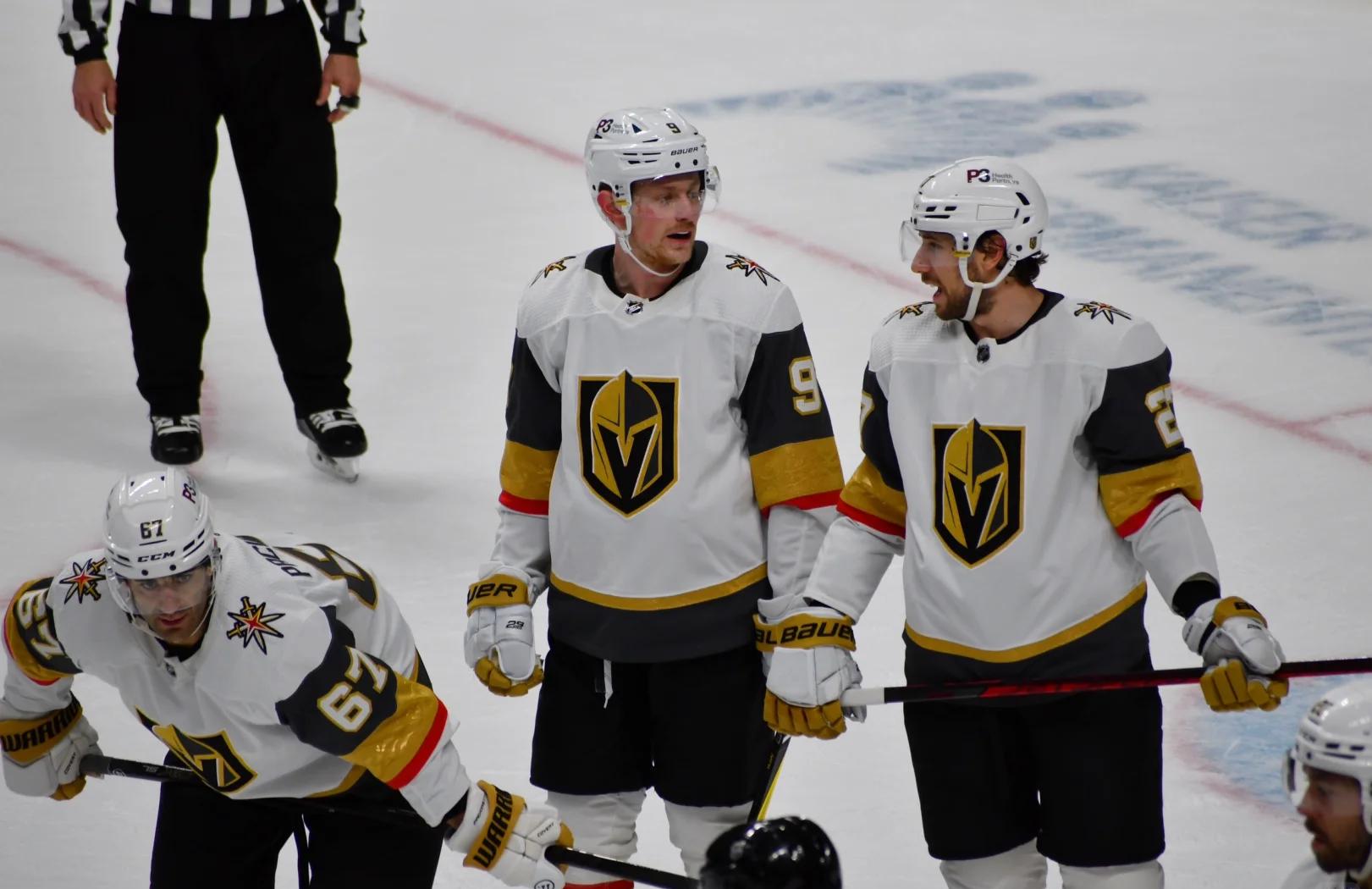 冰球场外新闻不断，话题热度爆表