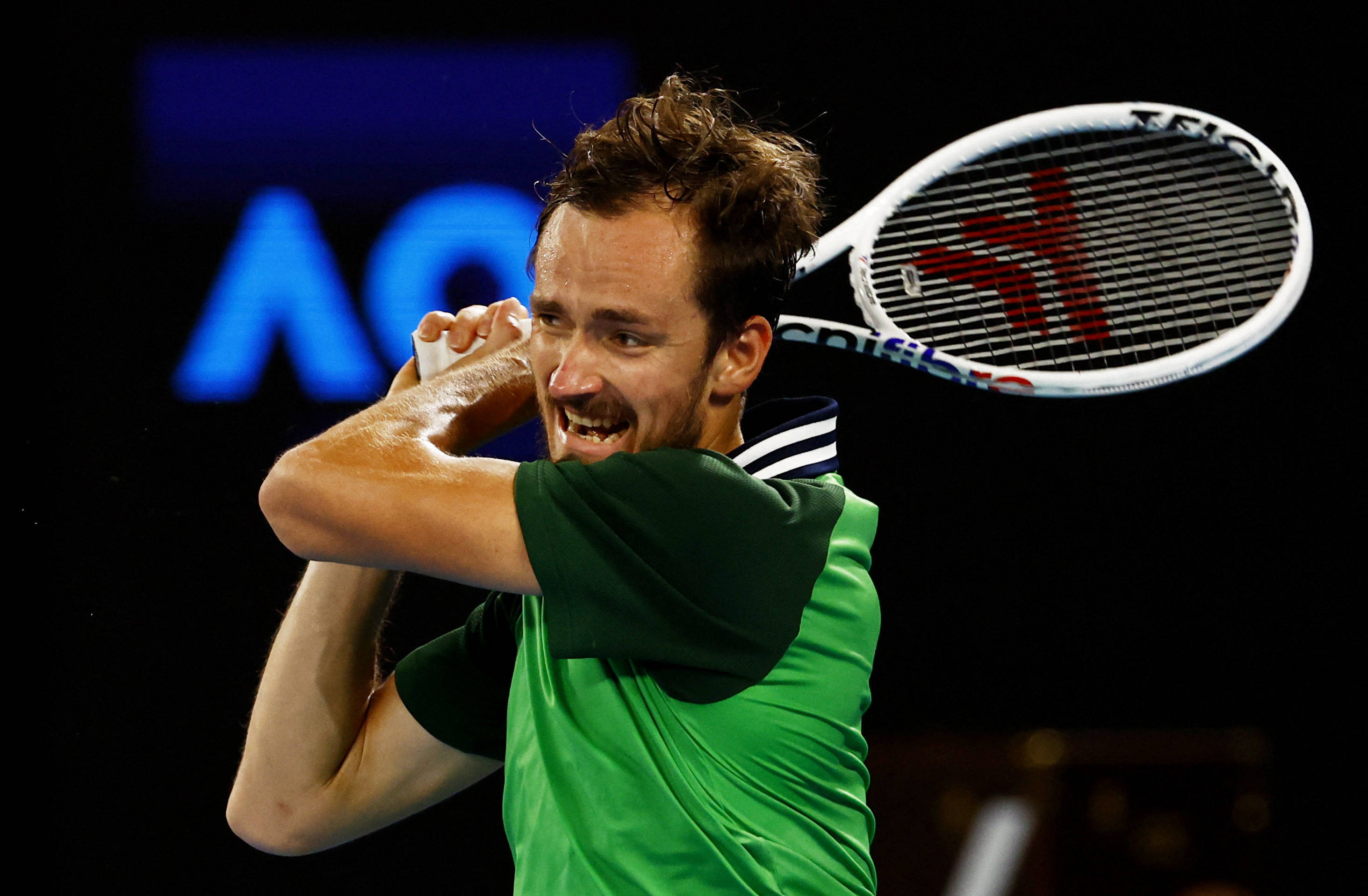 拉沃尔杯险胜法网，梅德韦杰夫关键制胜