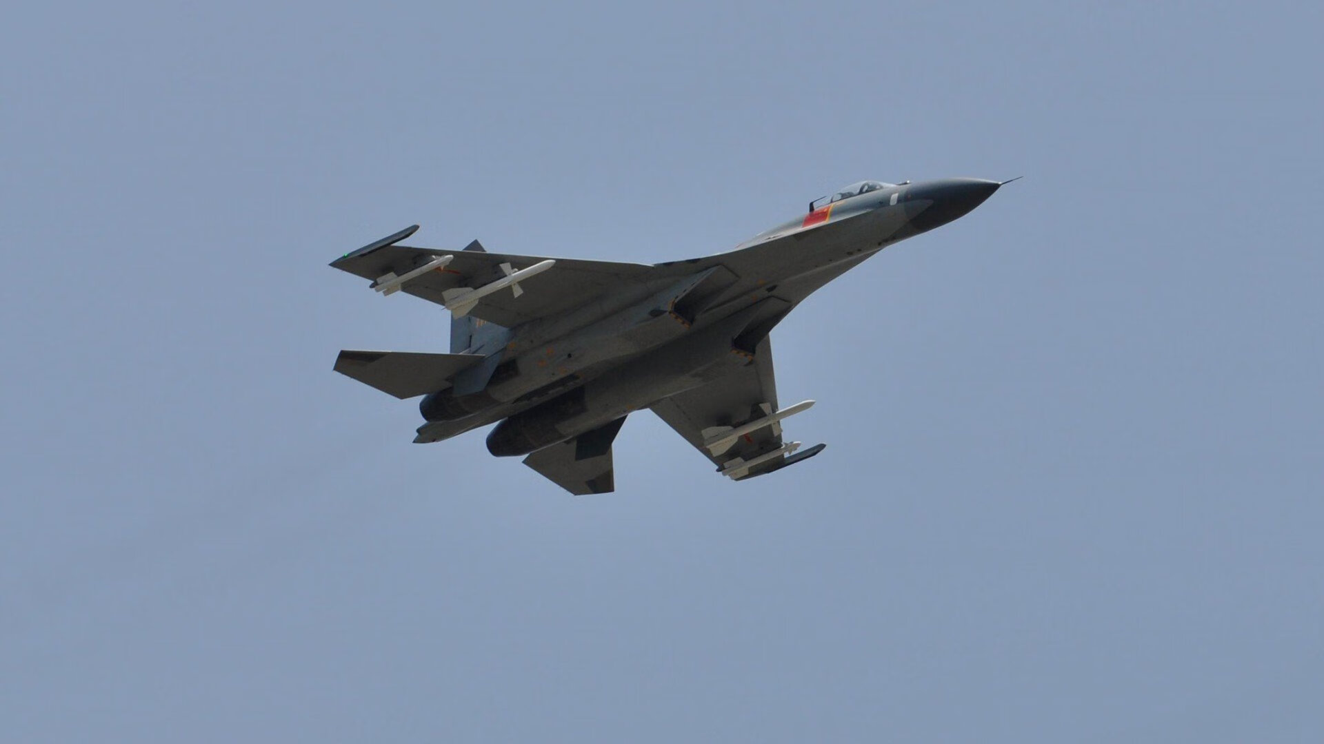 双线绝杀,雨幕下的轮胎赌局与终场哨响前的钢铁意志