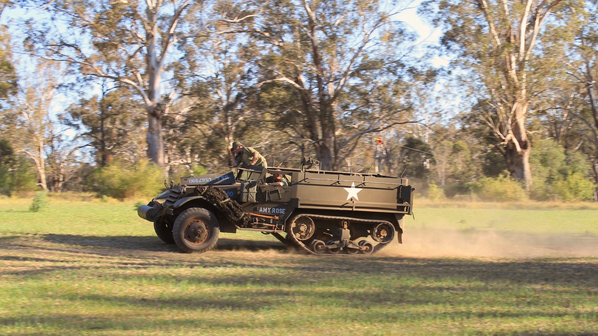 F1街道赛焦点战与新疆队争冠胜灰熊，速度与团队的辉煌对决